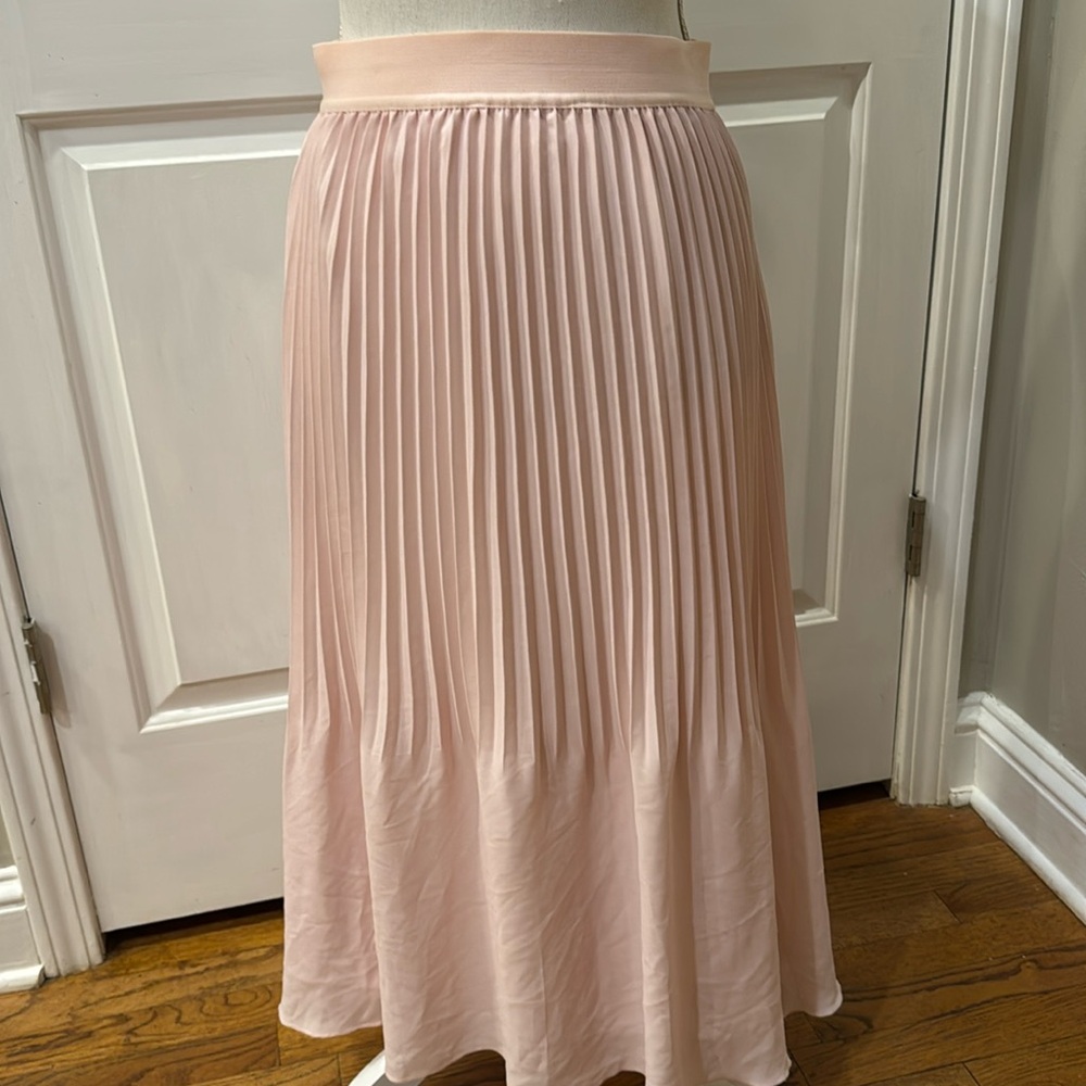 J. Crew pink pleated skirt
Sz 4